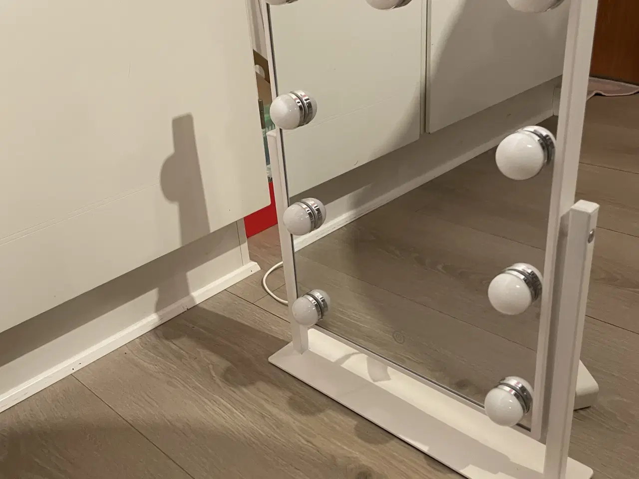 Billede 2 - Makeup spejl med lys