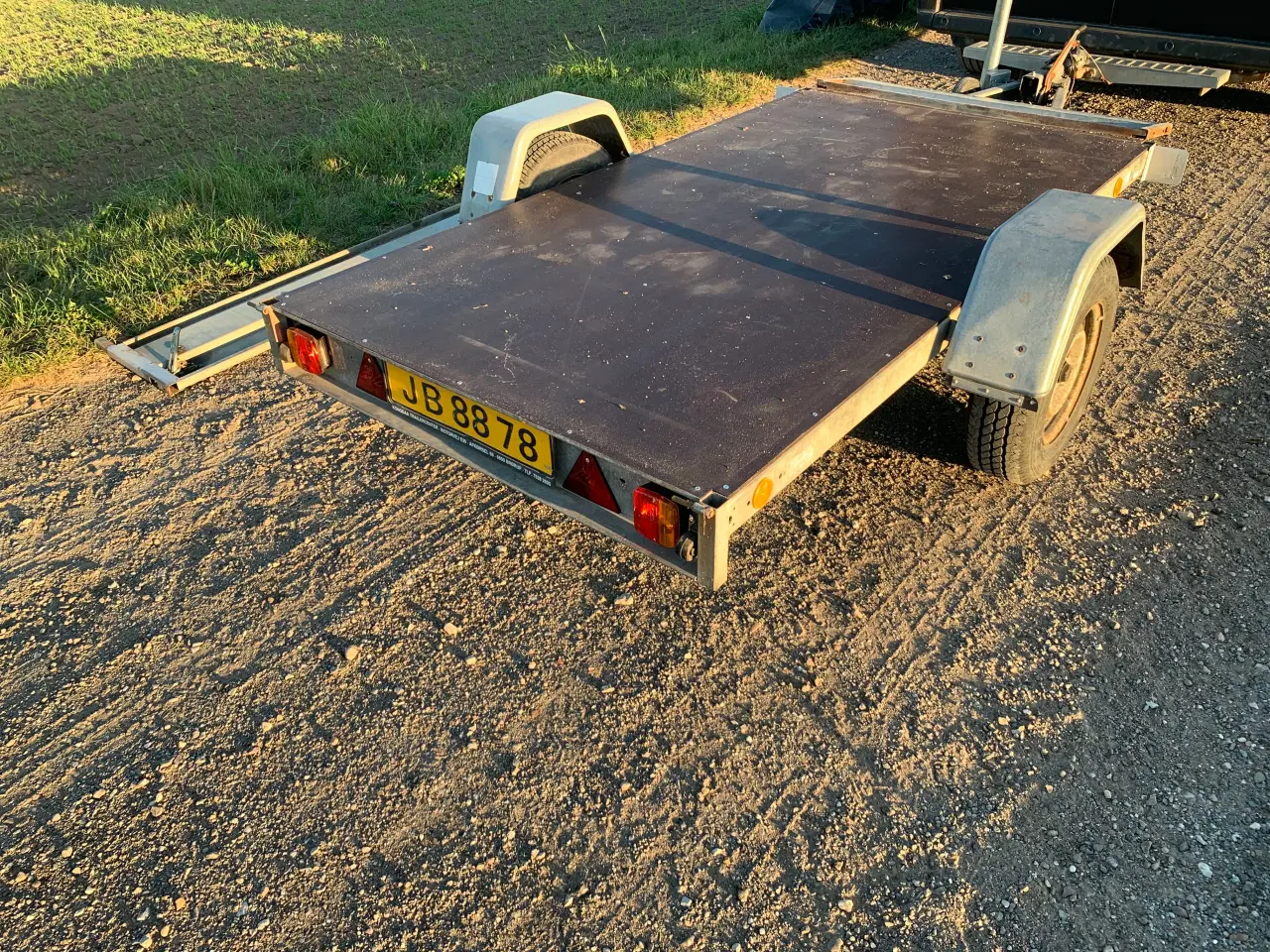 Billede 5 - Nysynet trailer, dobbelt høje sider og bremser.