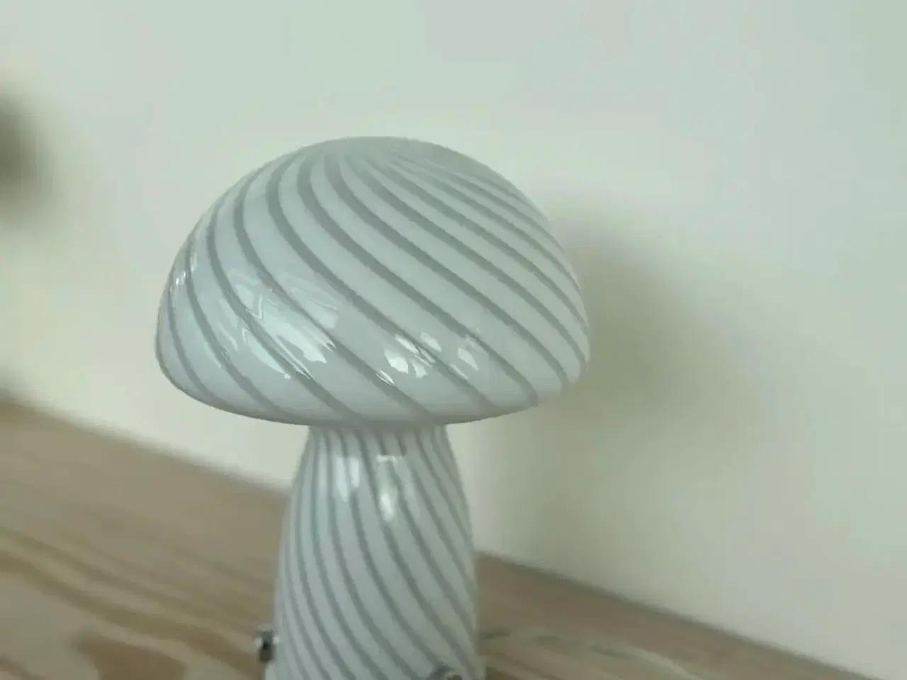 Billede 3 - "Restsalg" Mushroom bordlampe - hvid