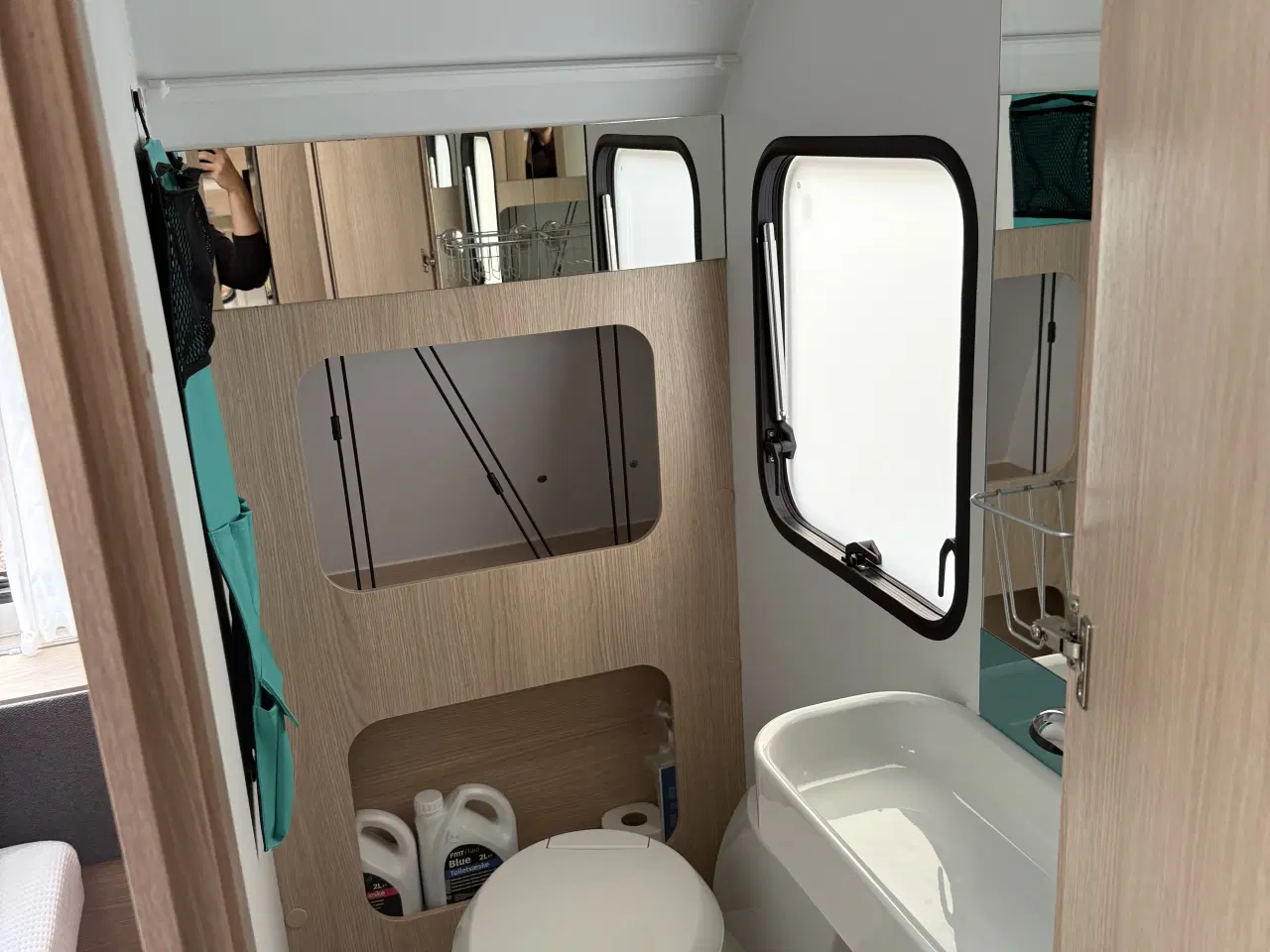 Billede 11 - Adria Aviva 472 PK - køjevogn. 