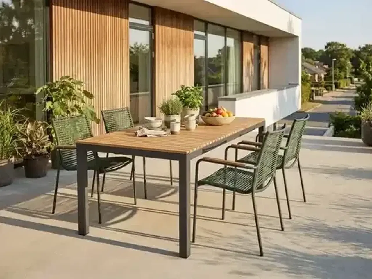 Billede 4 - Havemøbelsæt med teak bord og stole ( bord og 4 stole )