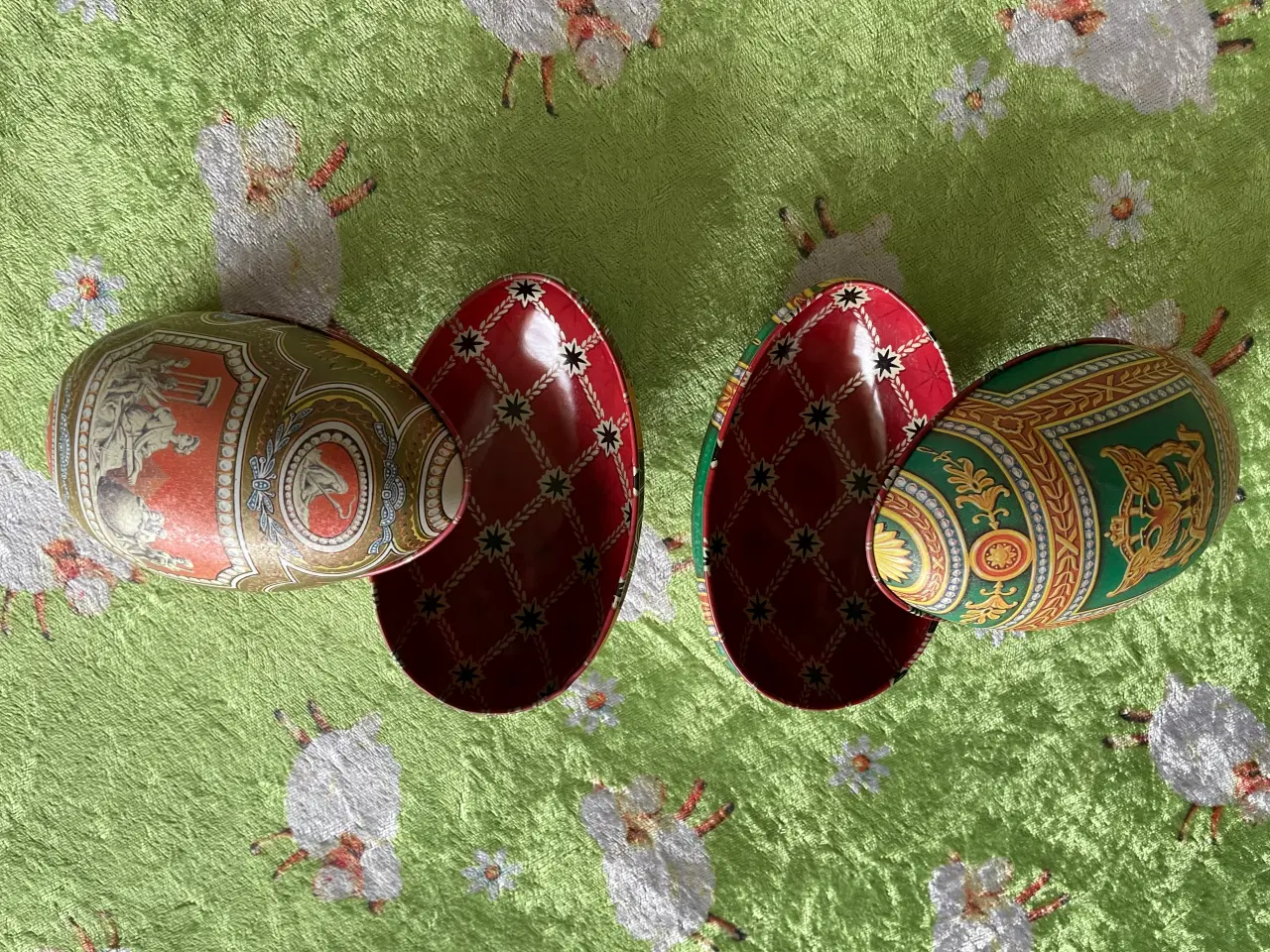 Billede 2 - 2 Faberge æg i metal, pris pr. stk.