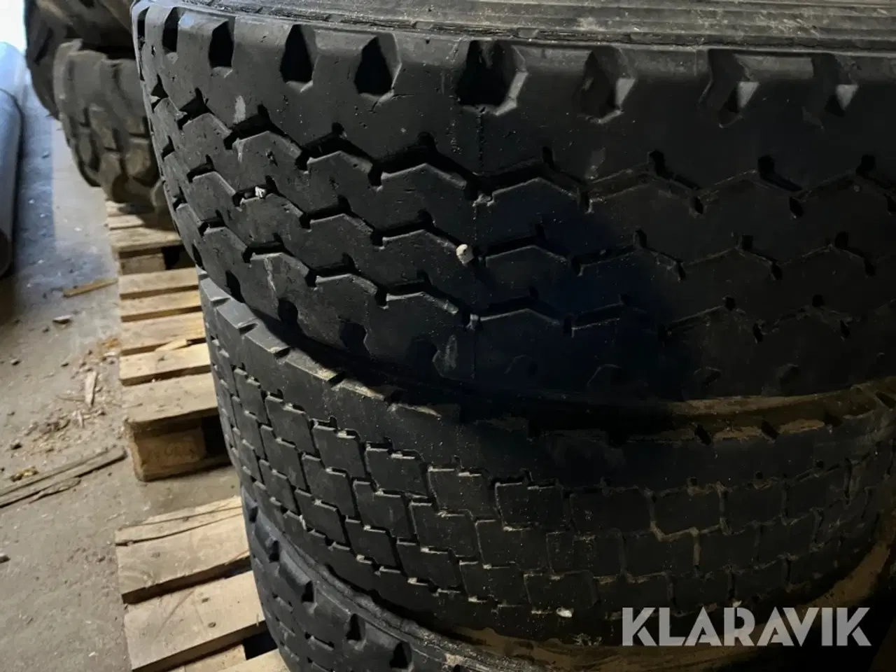 Billede 3 - Dæk med fælg 275/70R22.5 3 styk