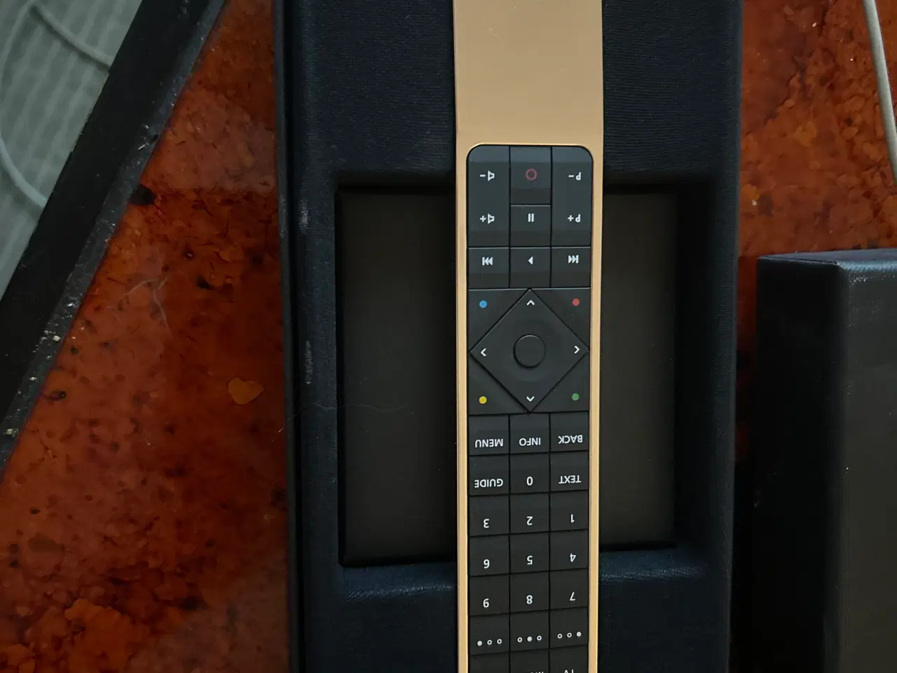 Billede 4 - Bang Og Olufsen Fjernbetjening RoseGold sælges