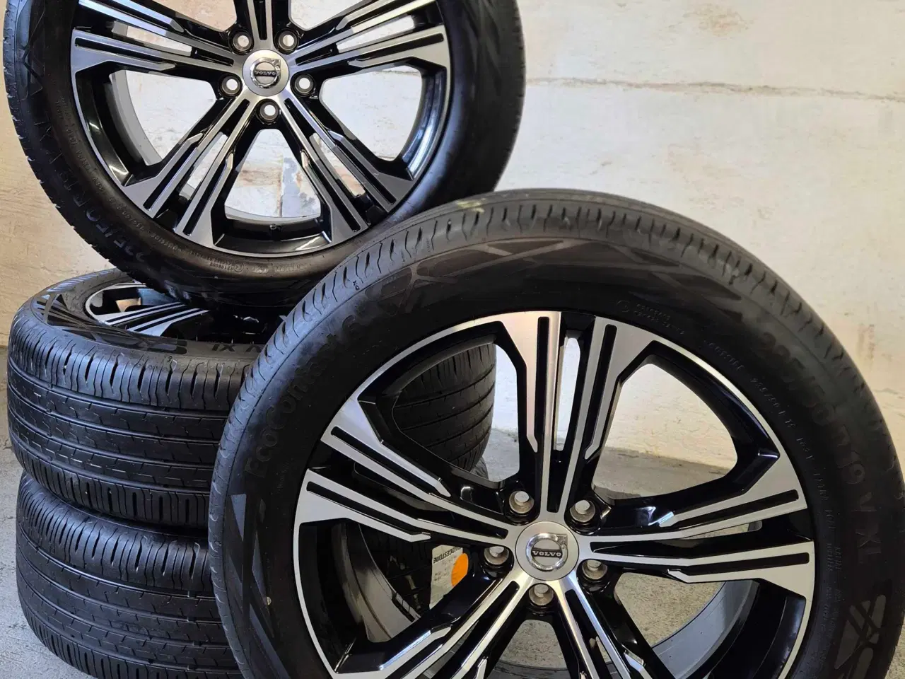 Billede 1 - XC40 / EX40 / C40 VOLVO ORIGINAL ALUFÆLGE MED SOMM