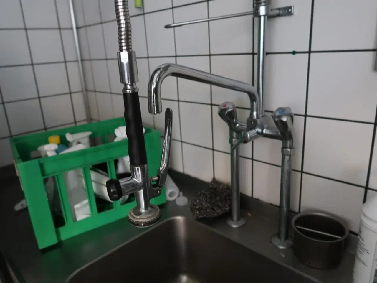 Billede 5 - Rustfri stålbord med vask og armatur