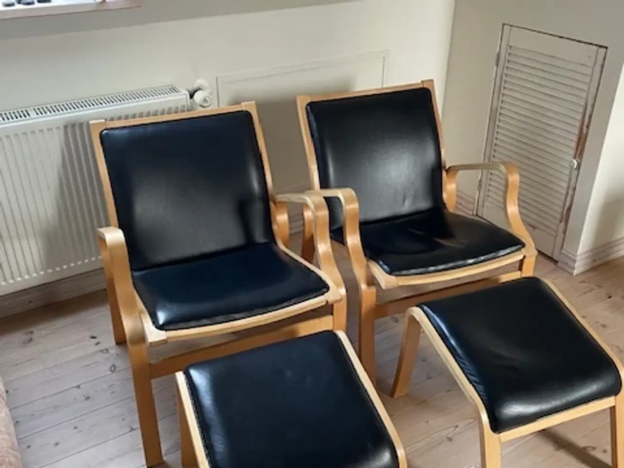 Billede 3 - Læder stole med tilhørende fodskammel
