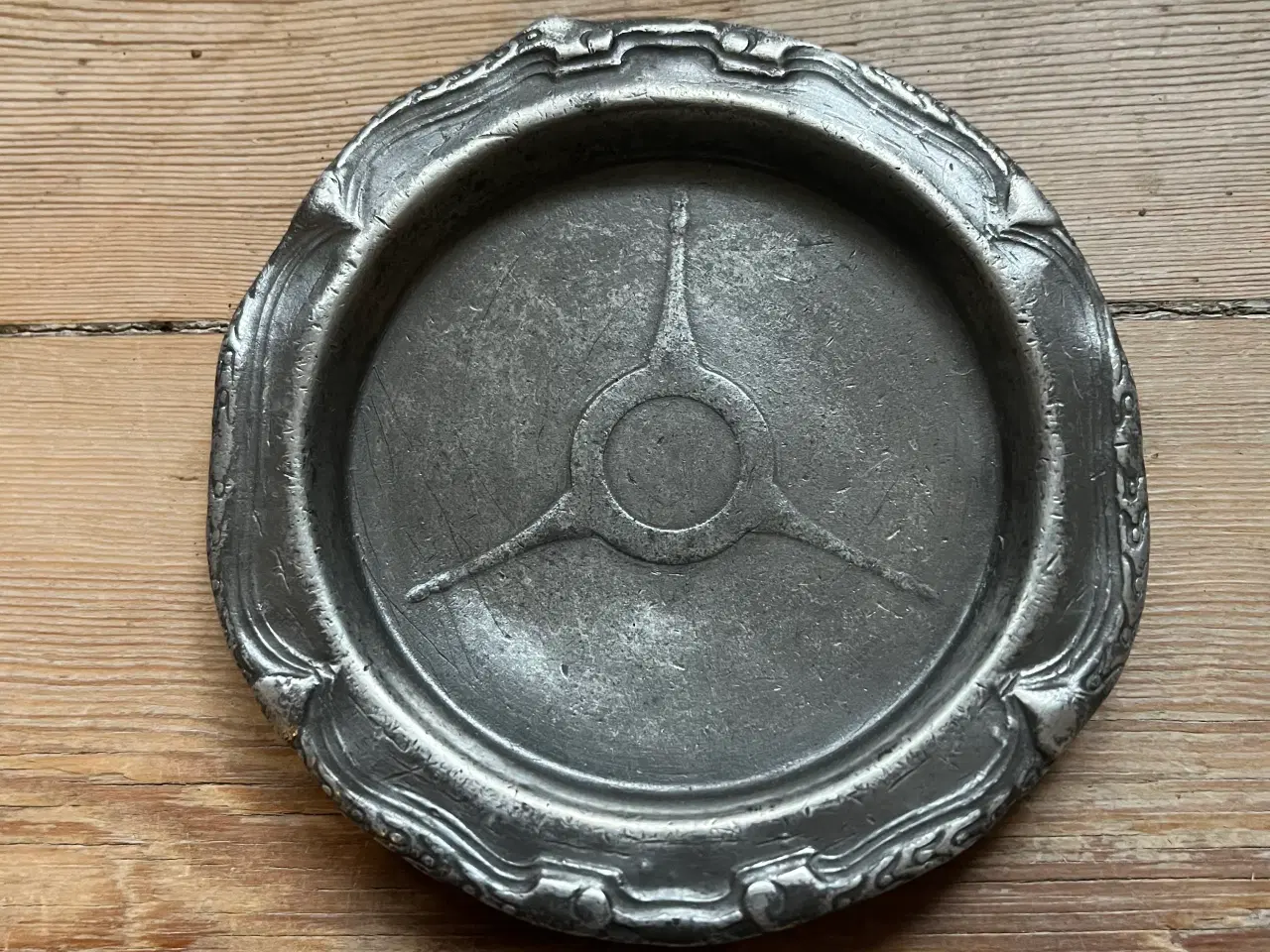 Billede 1 - Lille tin fad, Kayserzinn mrk 4869