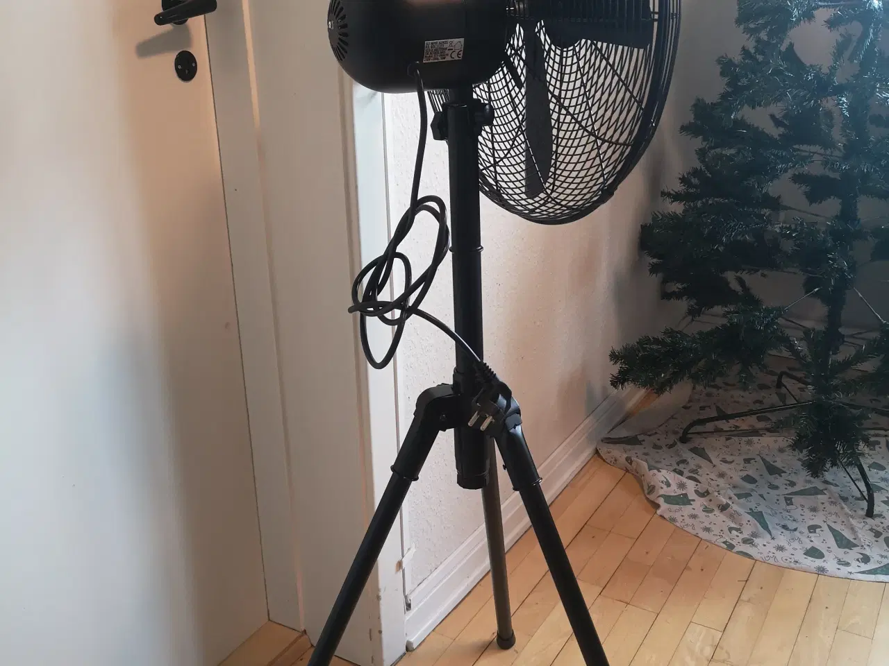 Billede 2 - Opretstående ventilator blæser meget kraftigt 💪 o