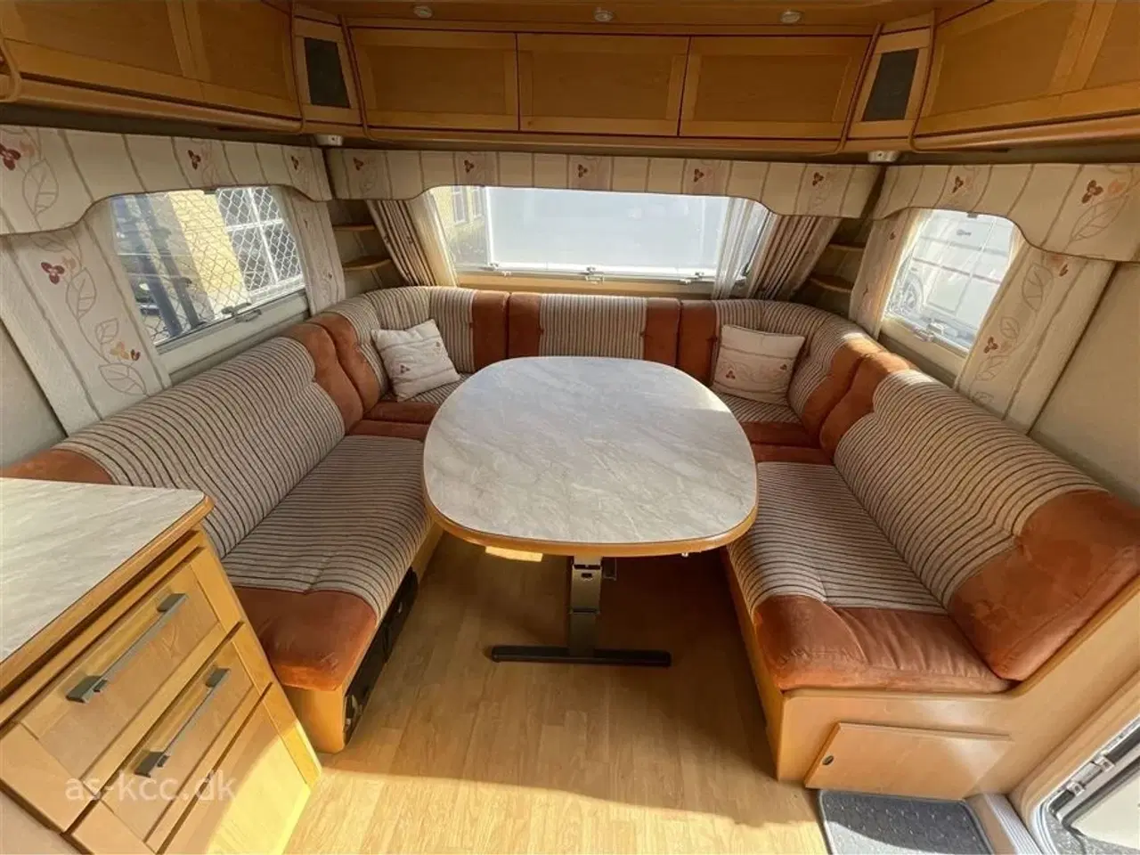 Billede 9 - 2007 - Kabe Royal 560 XL KS   Kabe Royal 560 XL KS årg. 2007 incl.Kampa lufttelt ,mover,DuoControl, solceller. 4 sovepladser, 6 siddepladser.