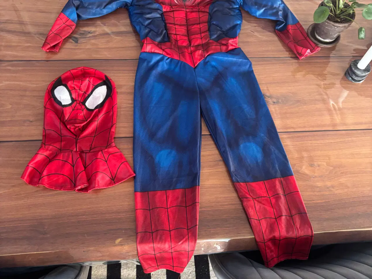 Billede 1 - Spiderman kostume str 116