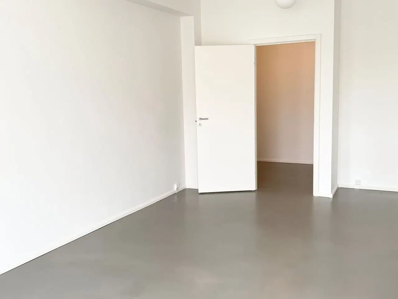 Billede 5 - Butiks-/kliniklejemål på 32 m² – Ledigt fra 01.01.2026