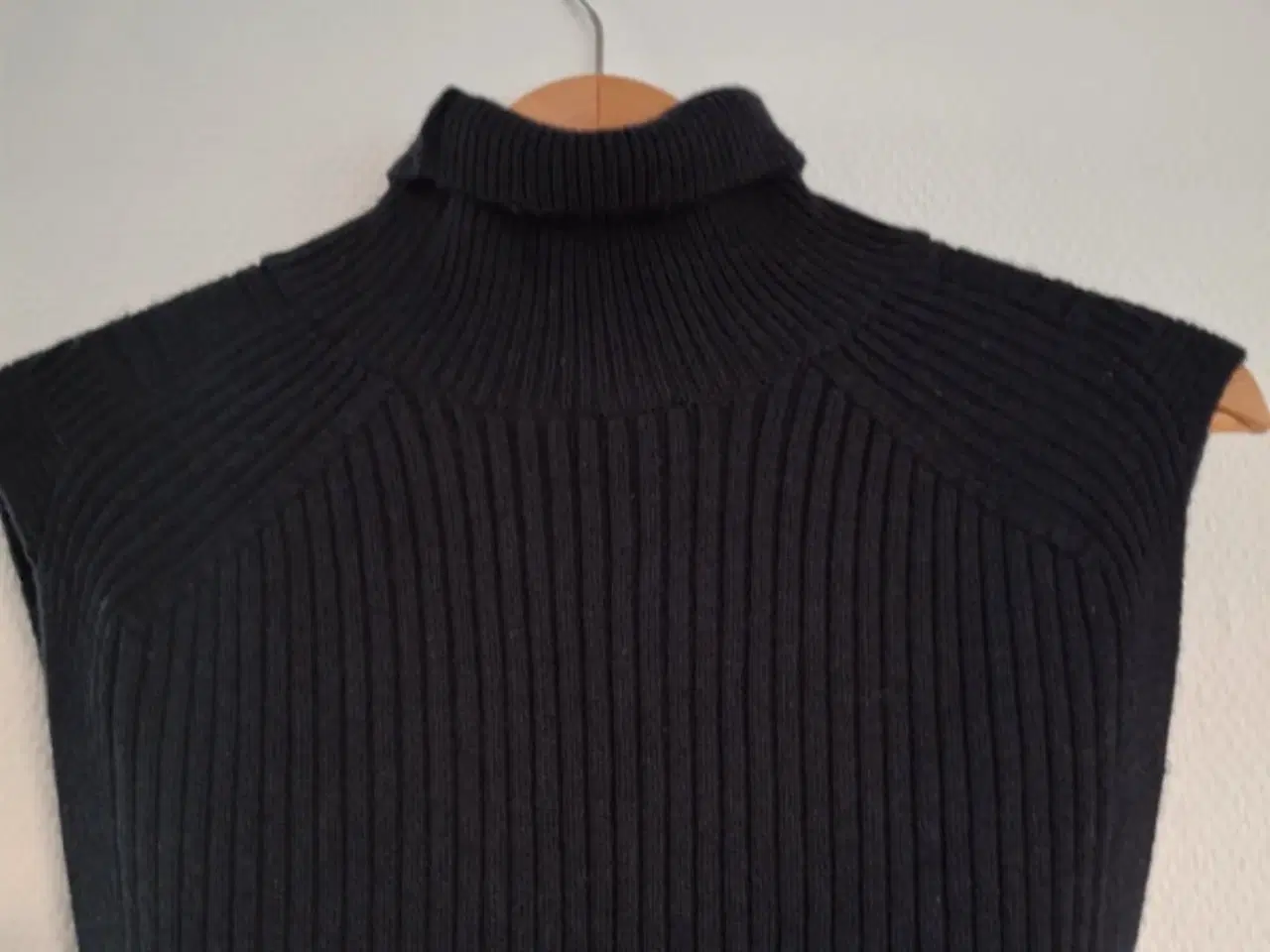 Billede 9 - Cos marineblå wool strik vest m bælte