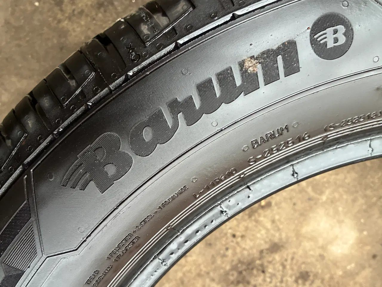Billede 2 - 2 næsten nye sommerdæk