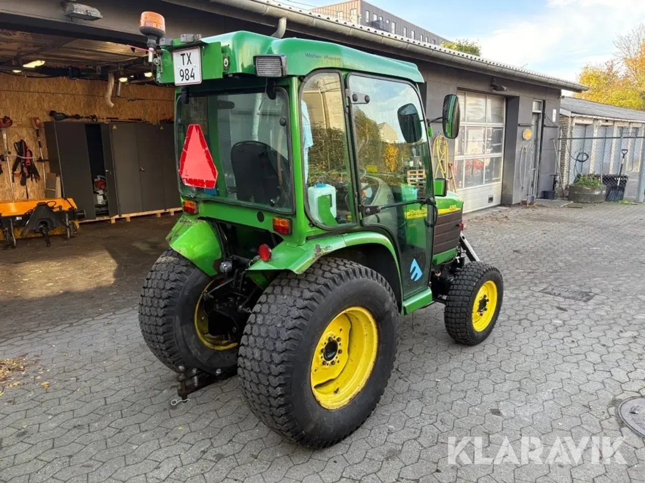 Billede 3 - Traktor John Deer 4310 med saltudlægger, kost og sneplov