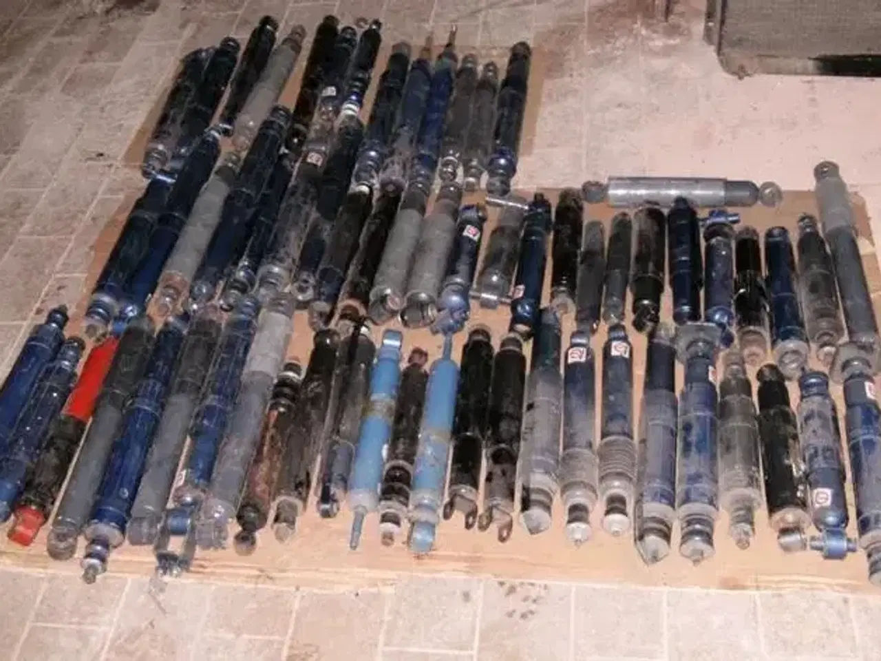 Billede 6 - 60 stk. nye Støddæmper til videresalg.