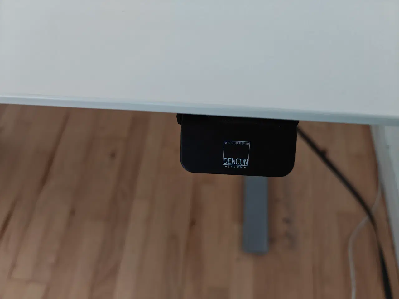 Billede 7 - Hvidt hæve-sænke skrivebord + Skuffeelement