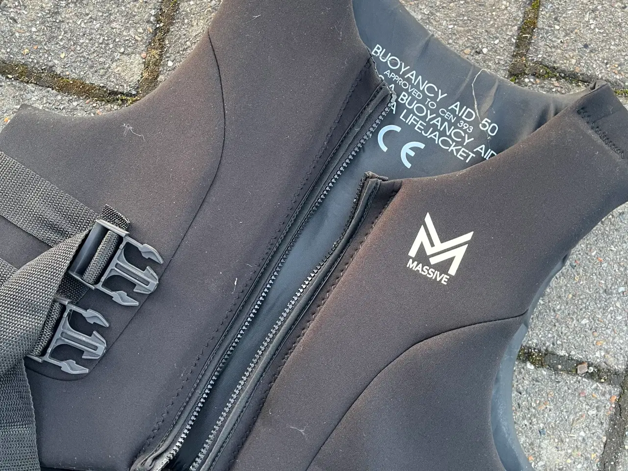 Billede 3 - Ring til speedbåd elastik torv veste og en våddrag