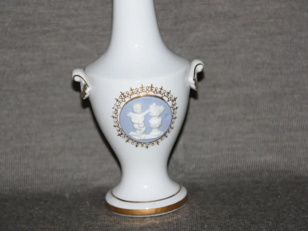 Billede 5 - Vase med Wedgwood cameo  18 cm