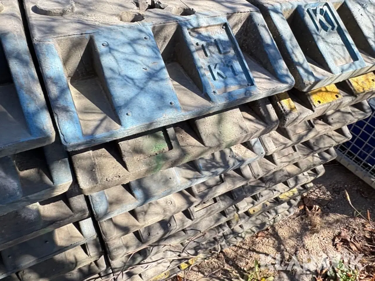 Billede 8 - Skiltefødder Nissen K1 og Klemfix 120 styk assorteret