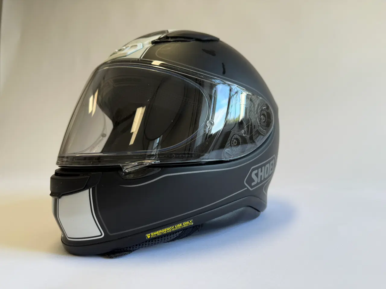Billede 5 - Shoei integralhjelm i mat sort og hvid farve