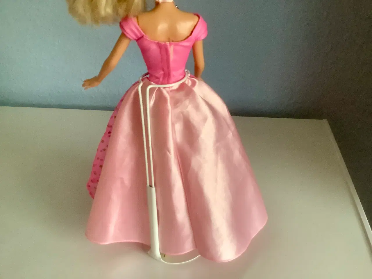 Billede 3 - Barbie prinsesse kjole.