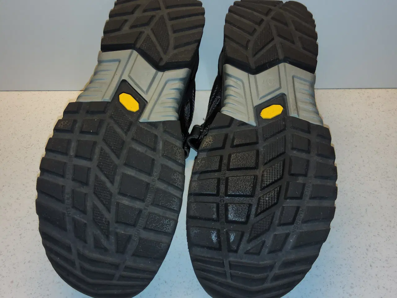 Billede 2 - Jalas sikkerhedssko 37