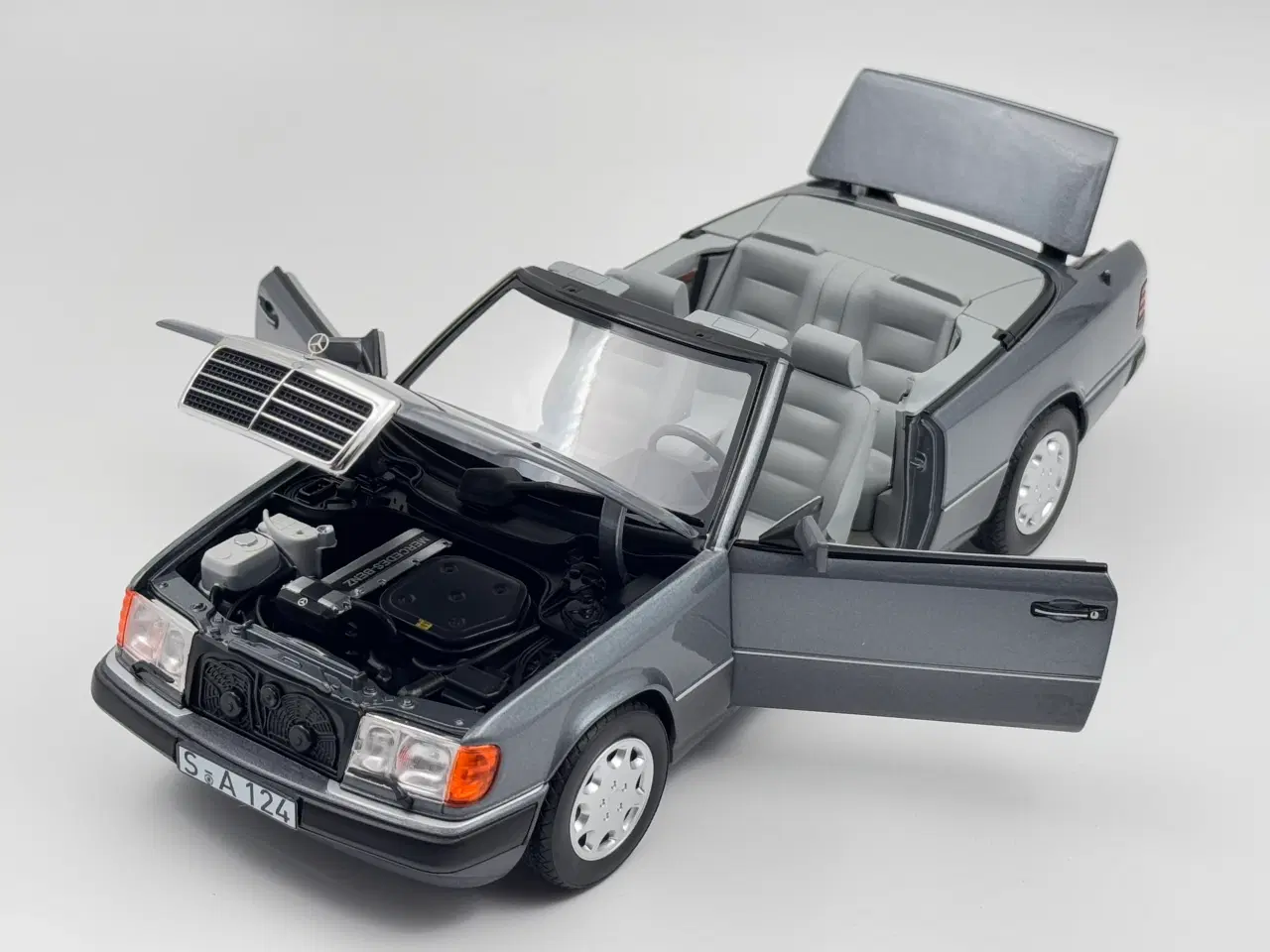 Billede 2 - 1991 Mercedes 300 CE-24 Cabriolet 1:18
