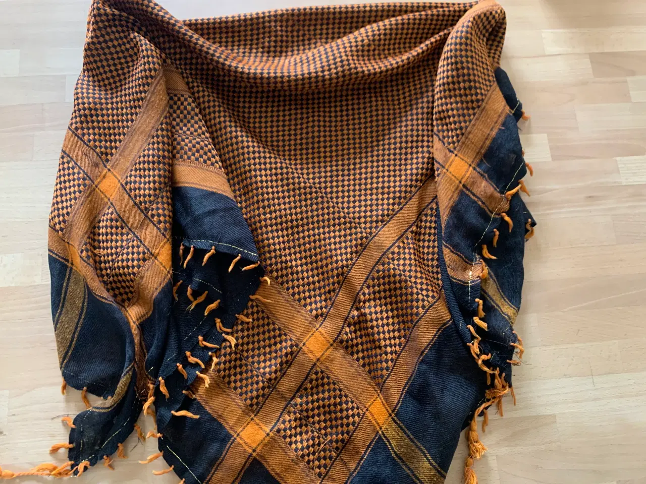 Billede 4 - 2 palæstinenser-tørklæder, købt i Mellemøsten