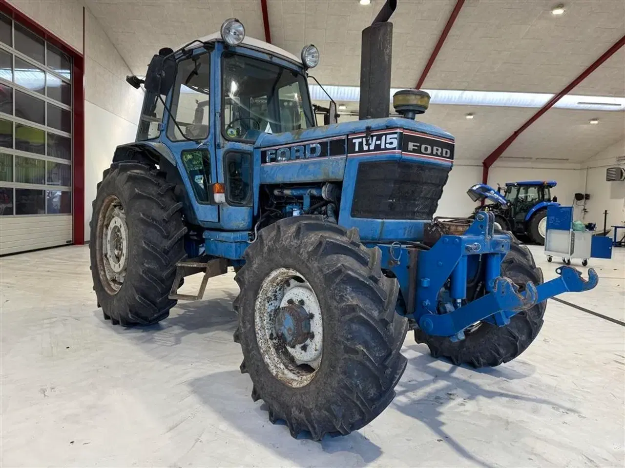 Billede 8 - Ford TW 15 MED NÆSTEN NYE DÆK!