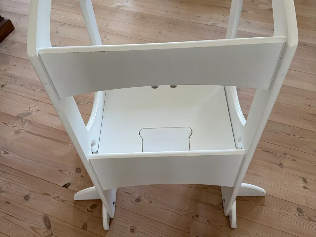 Billede 2 - Læringstårn når barnet skal være med i køkkenet