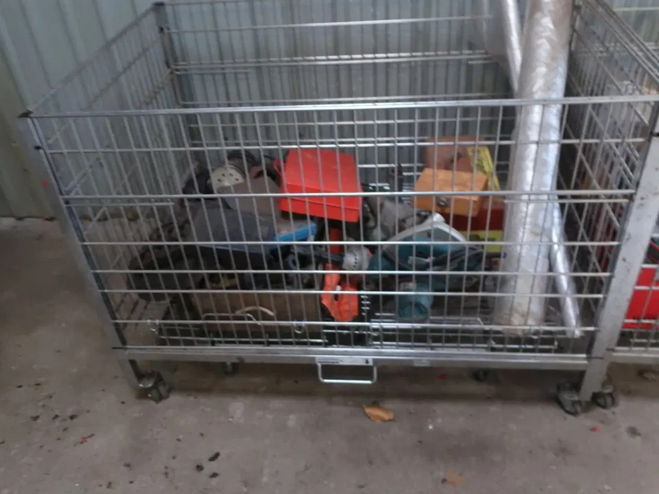 Billede 32 - 2 stk. rullebukke, paller, reoler, reservedele, værktøj, stiger m.m.