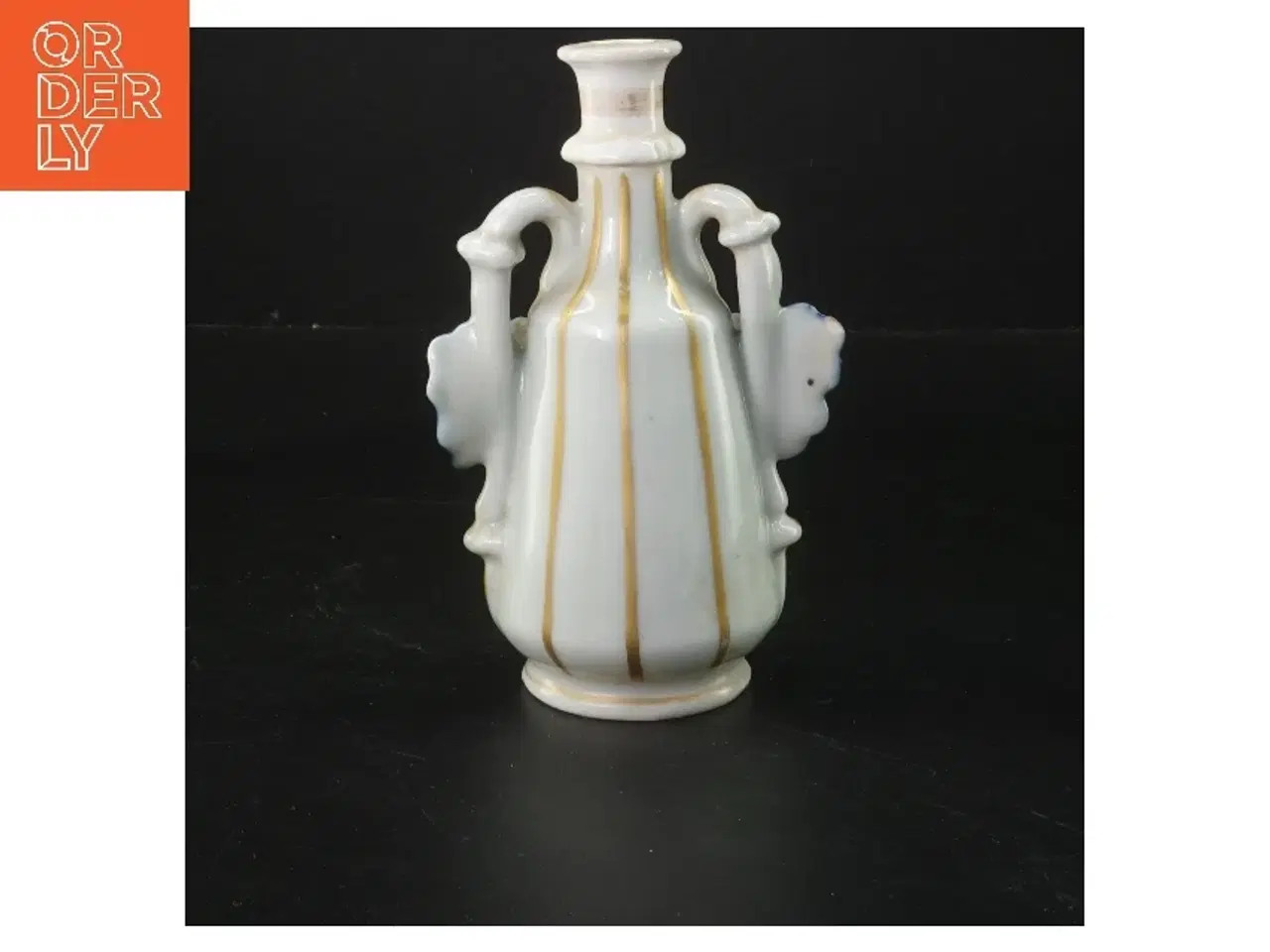 Billede 2 - Porcelænsvase med udsmykning (str. 16 cm)