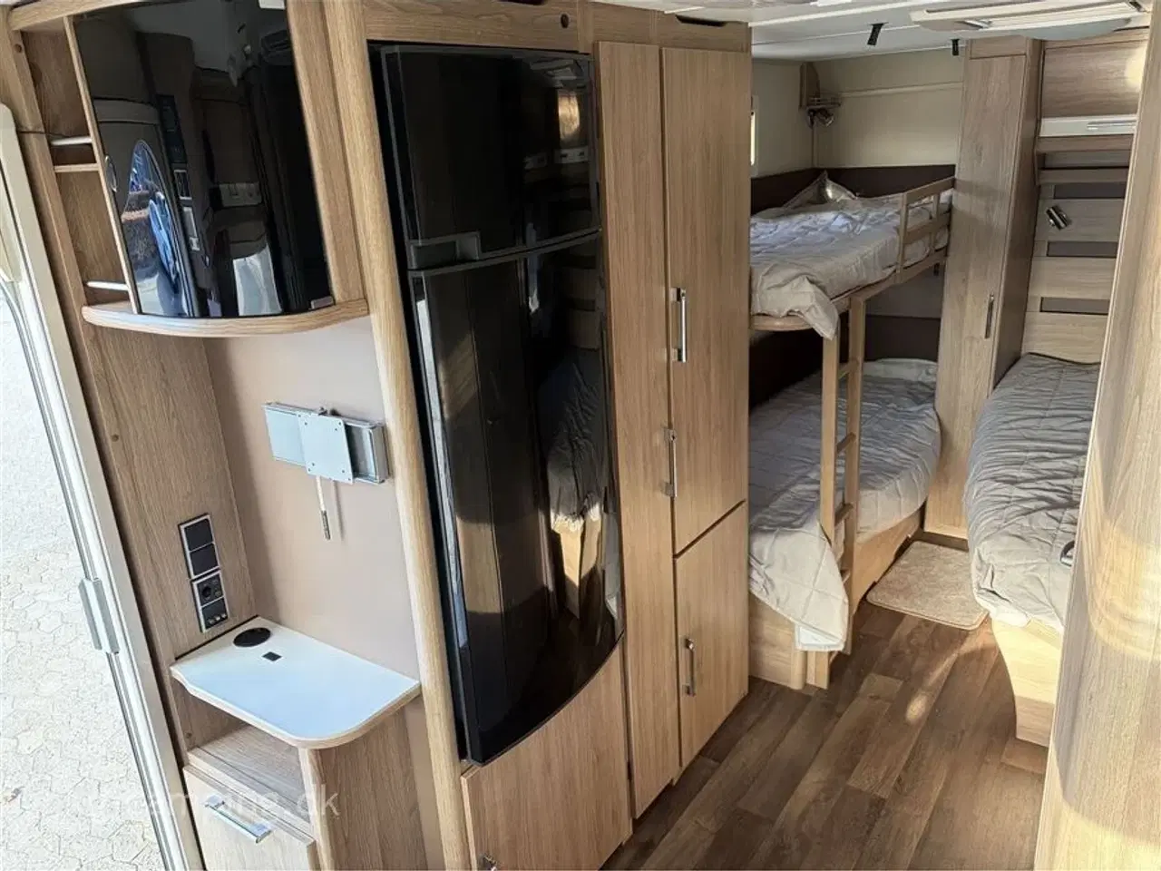 Billede 9 - 2016 - Kabe Classic 560 GLE KS Vintervogn med køjer og stor siddegruppe i front.