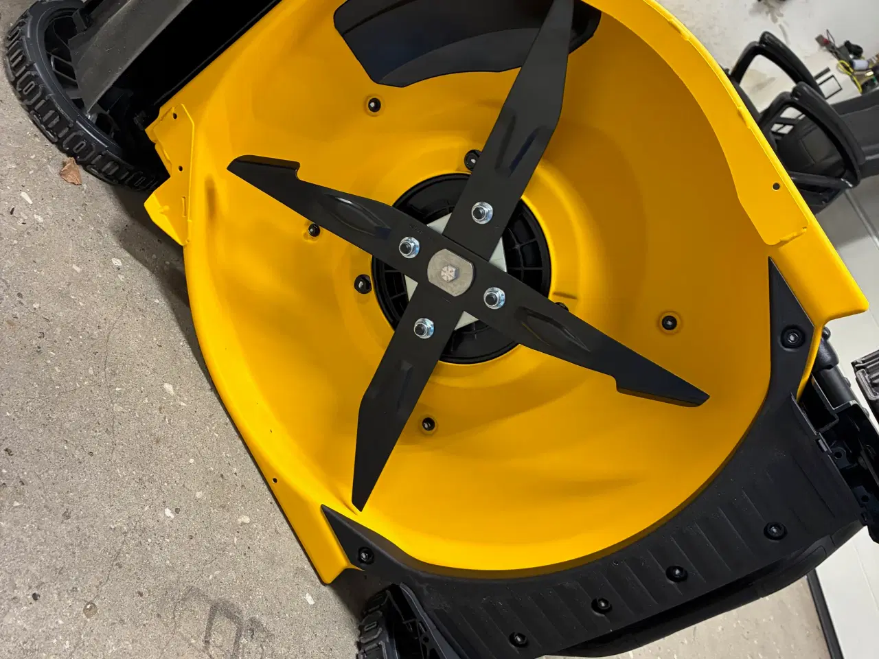 Billede 2 - Dewalt Plæneklipper 