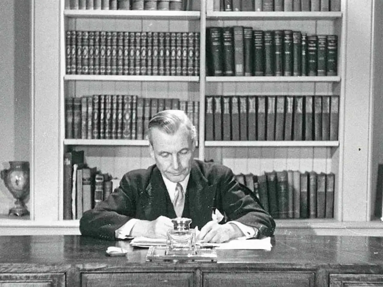 Billede 3 - Lidegaard: Uden Mandag, om Henrik Kaufmann