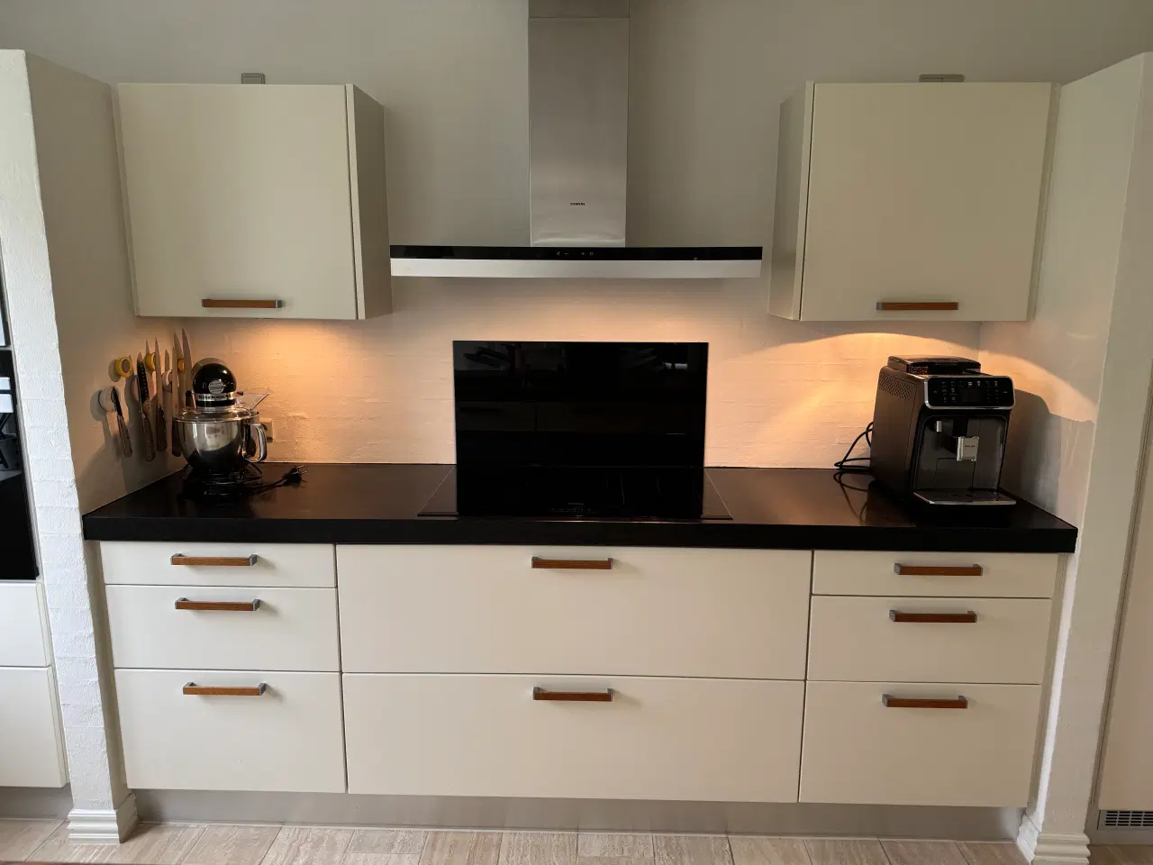 Billede 3 - Flot køkken med gode materialer 