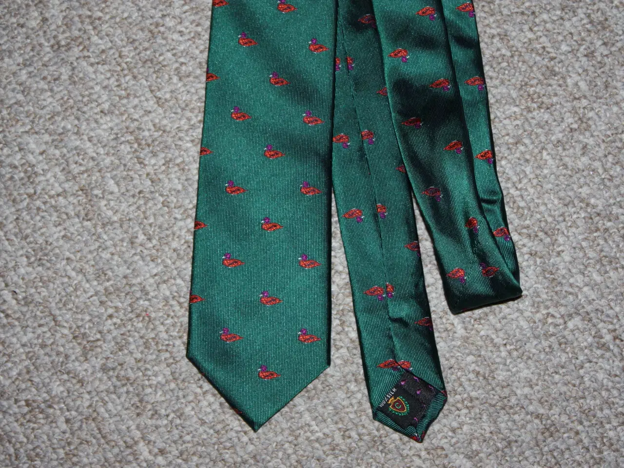 Billede 1 - Silke Slips dekoreret med ænder 100 % silk