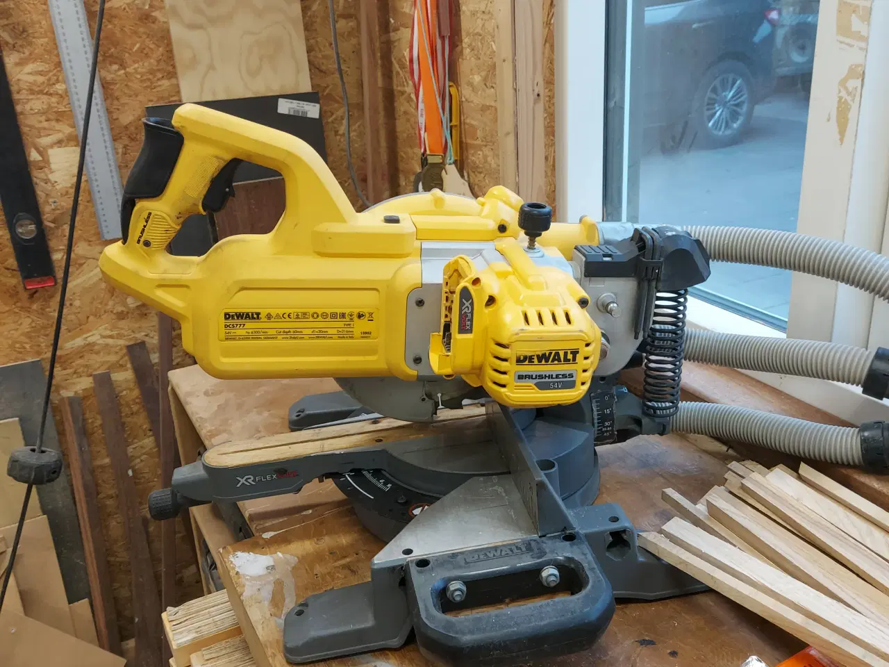 Billede 1 - Dewalt kap-gerings sav DCS777 54v flexvolt