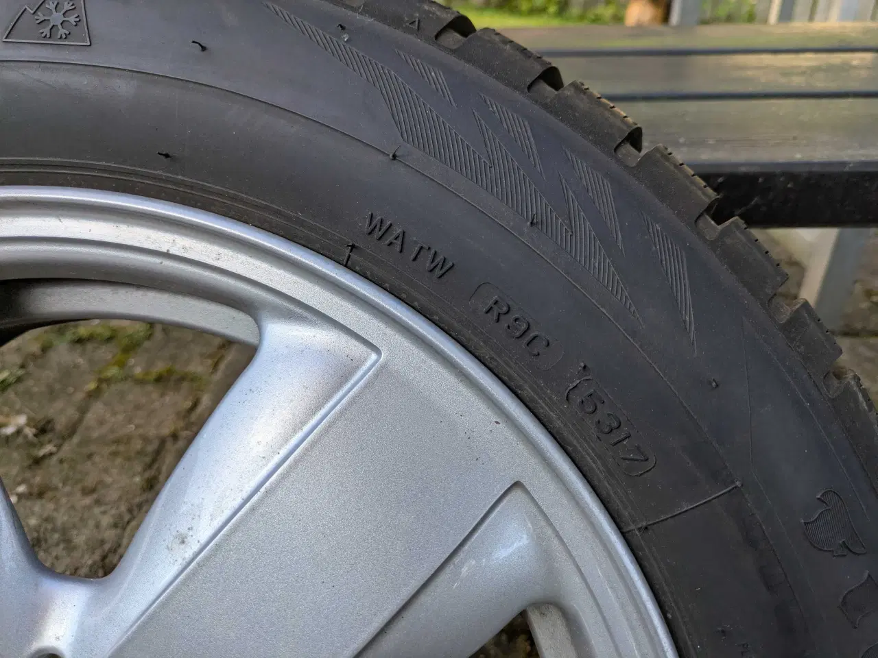 Billede 2 - alufælge m. dæk til Mini 5, huller, vinterdæk