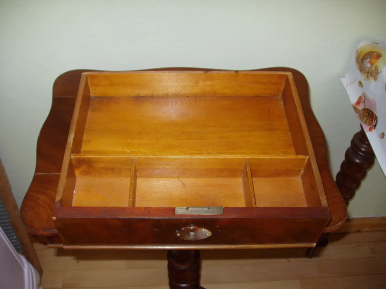Billede 5 - Antik sybord