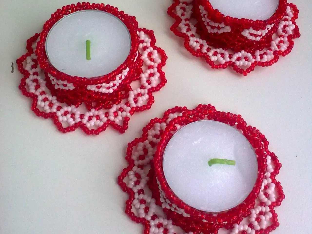 Billede 5 - Fødselsdag fest i rød og hvid * Perlesyet T fyrfad