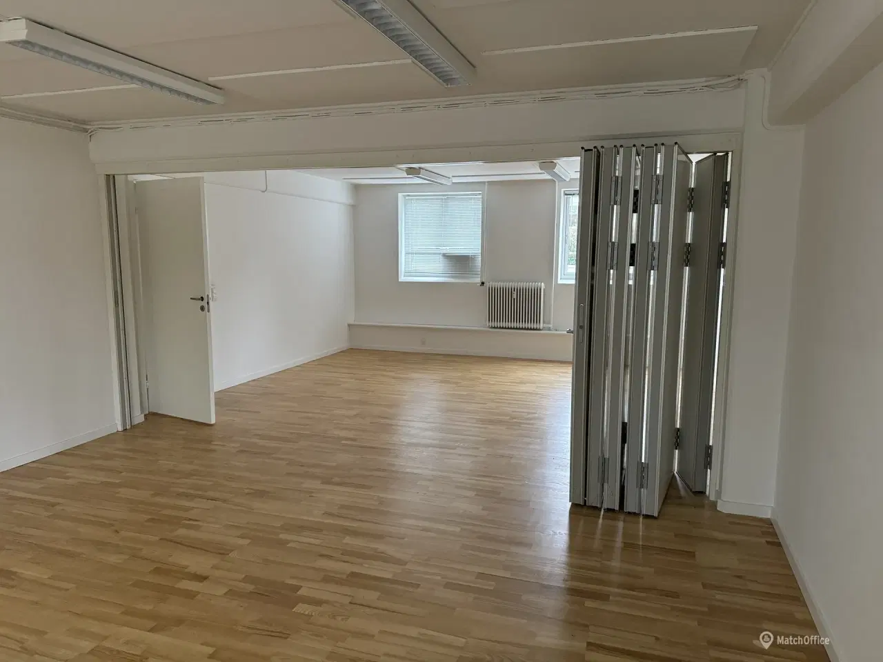 Billede 9 - Lyse kontorlokaler i høj kld. udlejes.