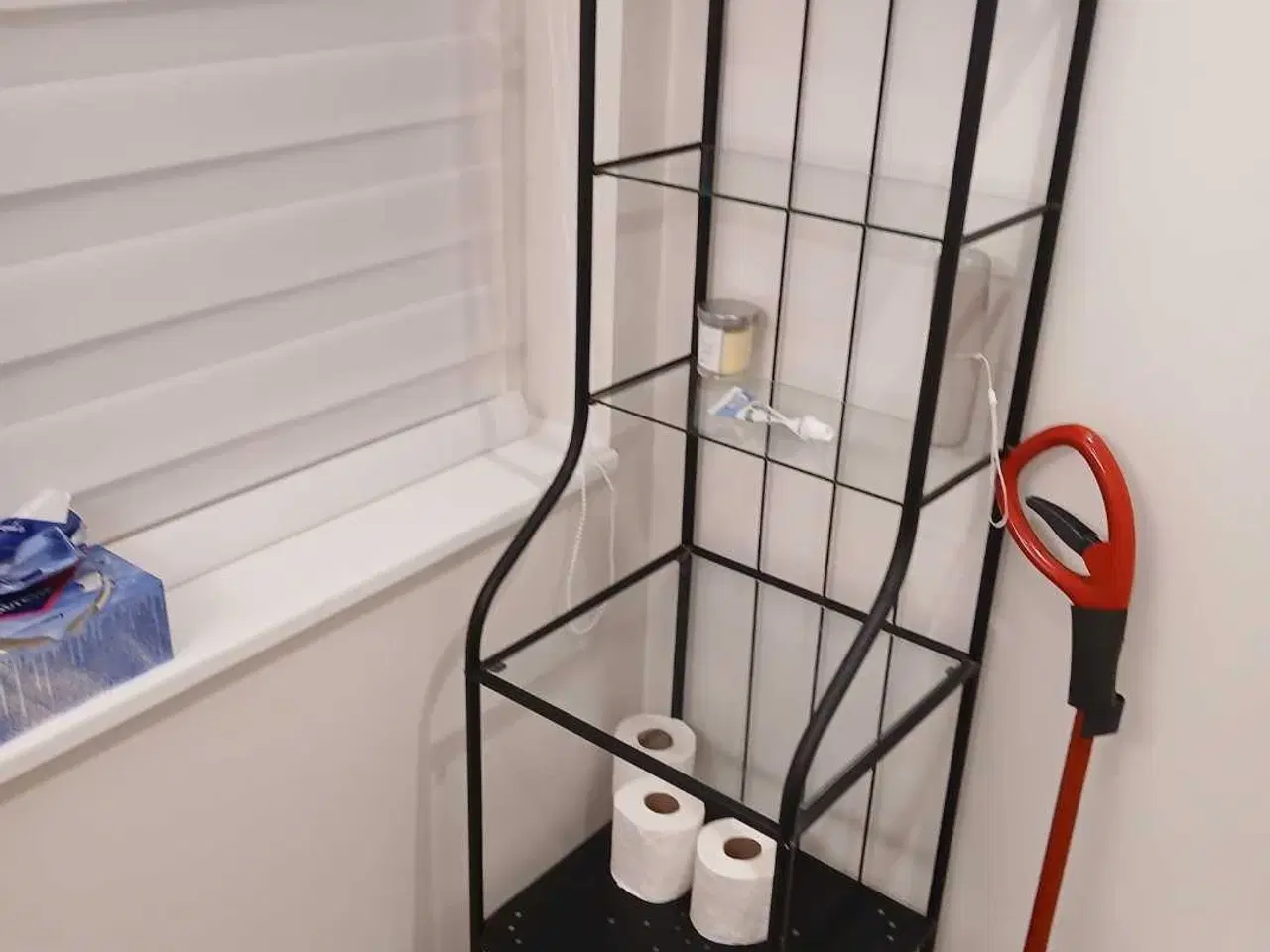 Billede 1 - Stilfuld Sort IKEA Reol - Perfekt Stand!🔥