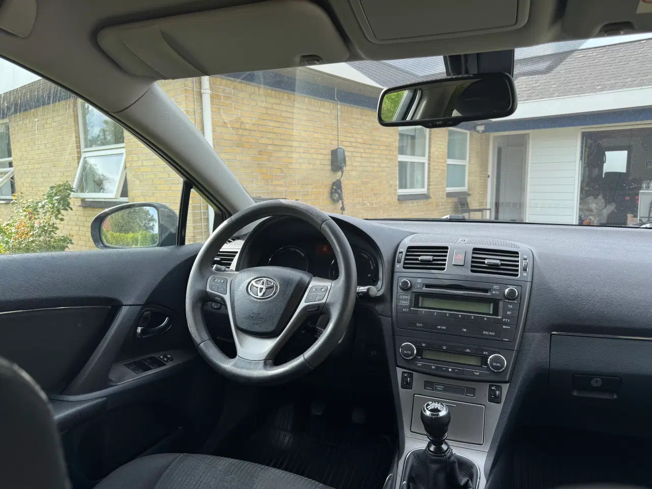 Billede 6 - NYSYNET OG NYSERVICERET TOYOTA AVENSIS