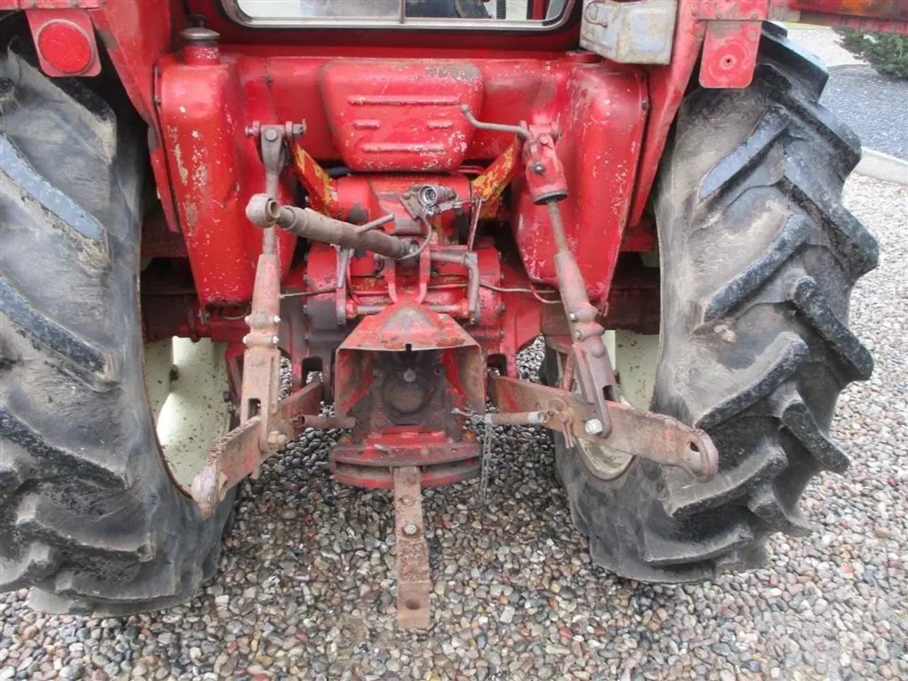 Billede 5 - IH 474 En ejers traktor med lukket kabine på