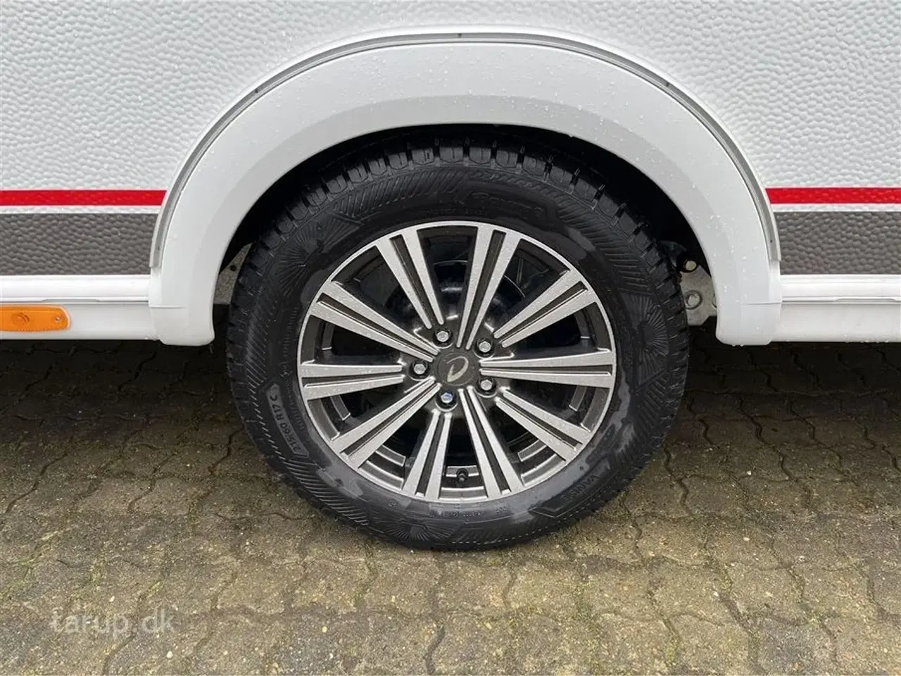 Billede 3 - 2026 - Dethleffs Camper 460 EL    Enkeltsenge med sengeudvidelse, NYHED nu med 2 gasblus, ende-sidde-gruppe, el-gulv-varme, 17 tommer alufælge, 137 l. køleskab m/ fryser,