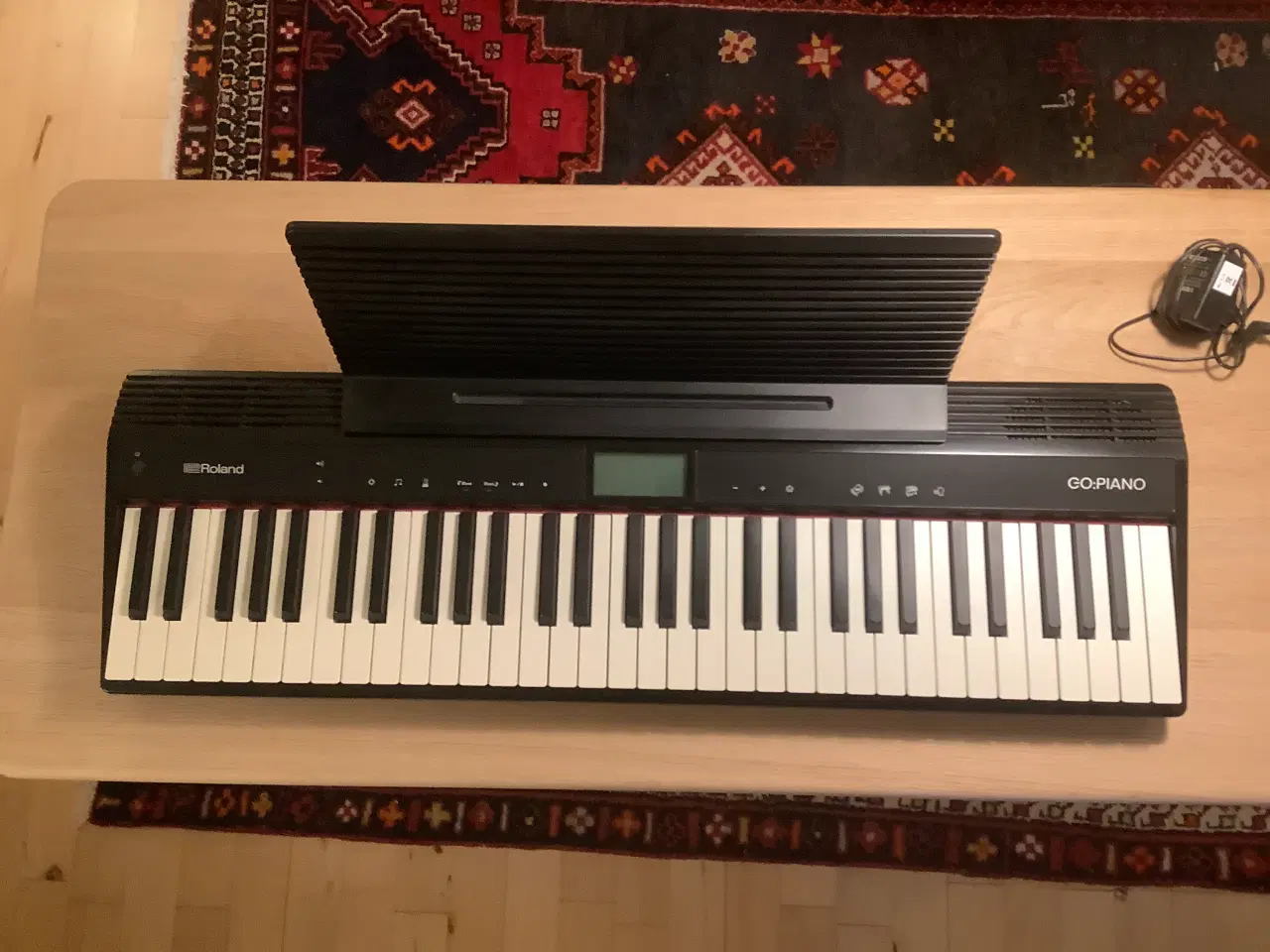 Billede 1 - Roland GO:PIANO keyboard med stativ og lærebøger