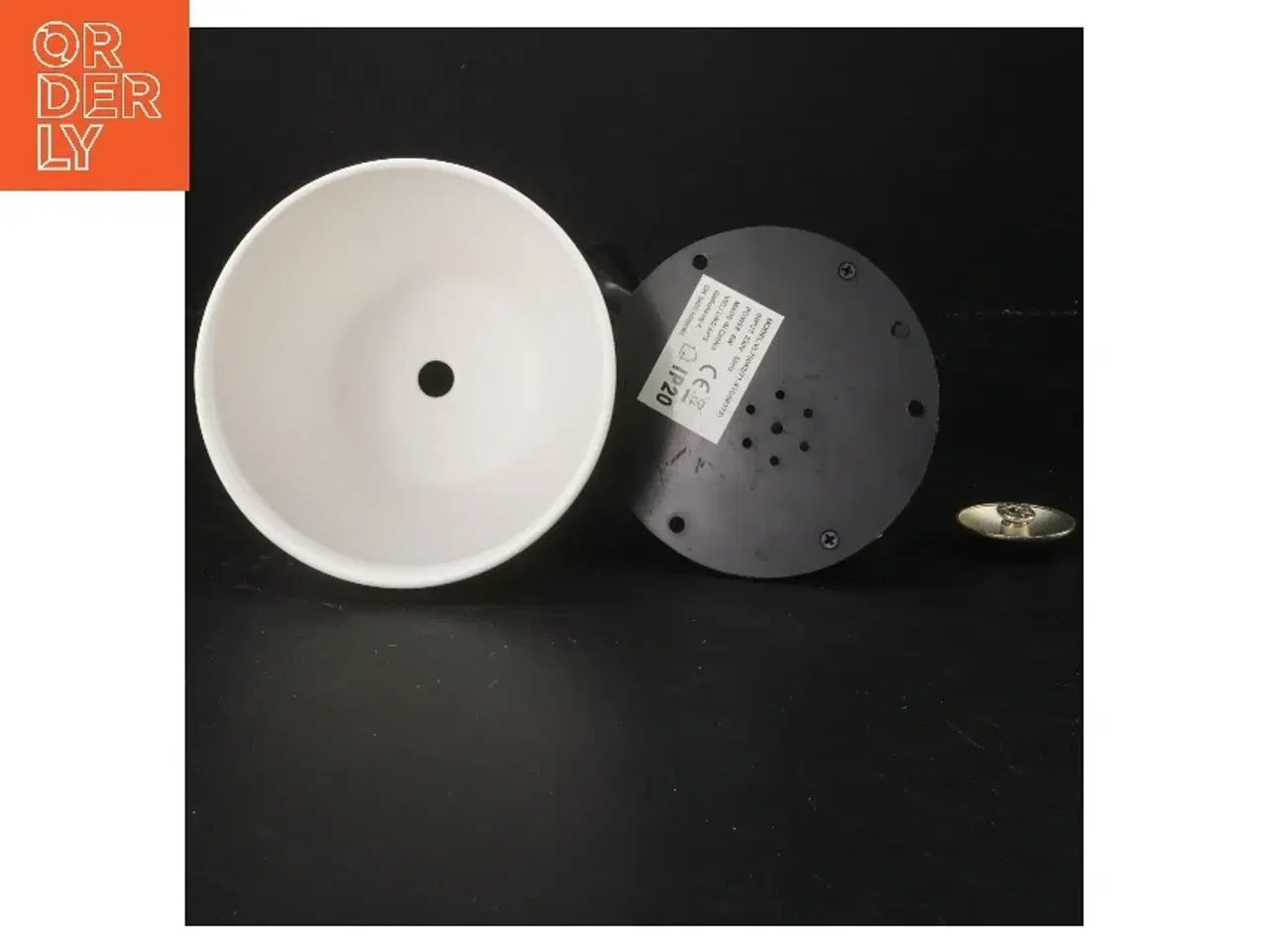 Billede 2 - LED bordlampe med ribbet design (str. Ø 13 cm)aromalampe fra Beurer (hører sammen med stik andetsteds i shoppen)