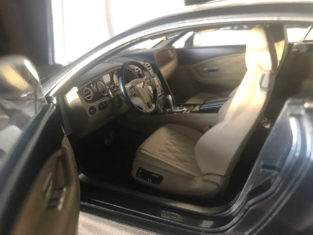 Billede 6 - 1:18 Bentley Continental GT 2011 Dealer